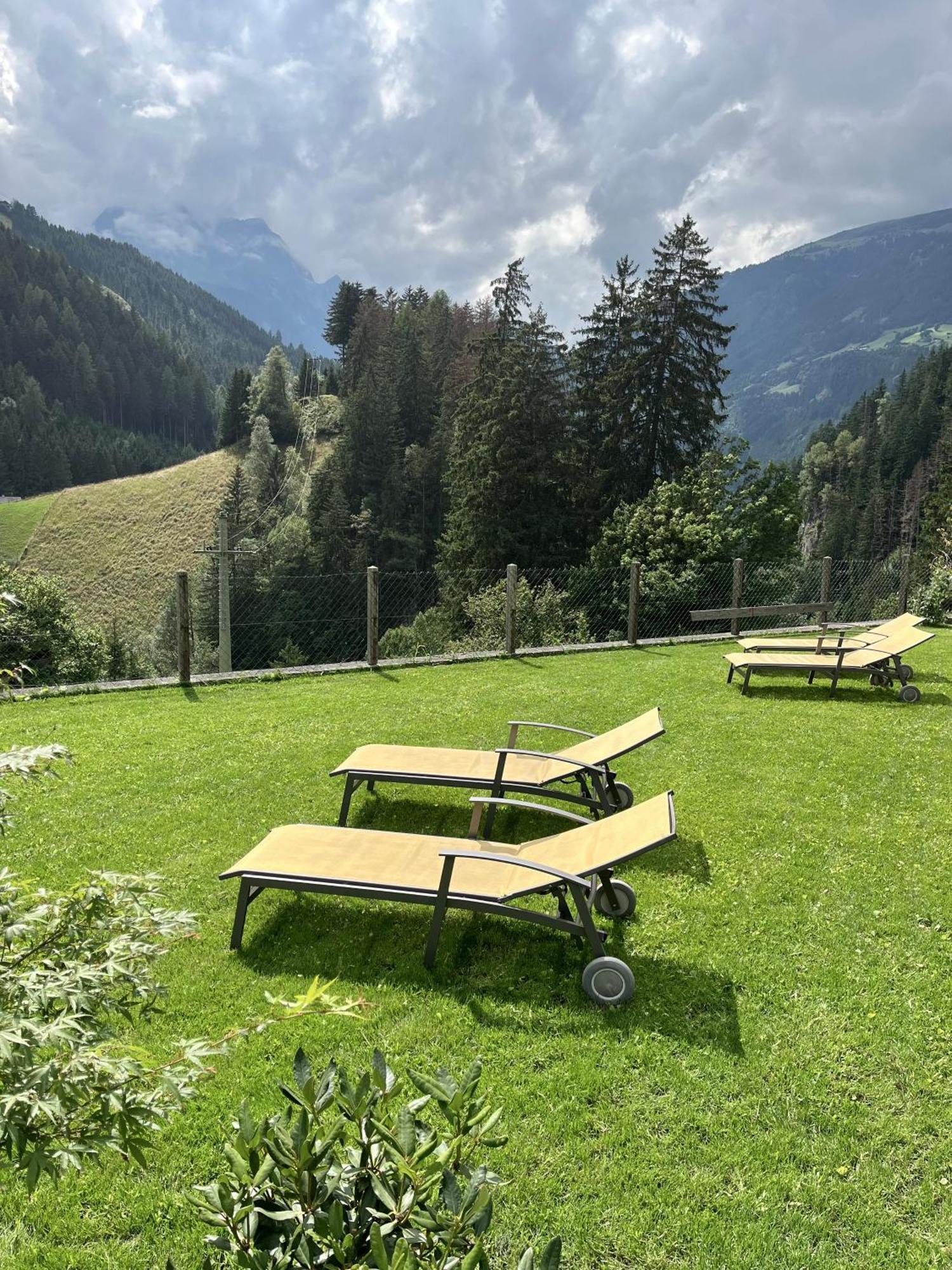 Natur Zeit - Alpine Garden Apartments Mayrhofen Dış mekan fotoğraf