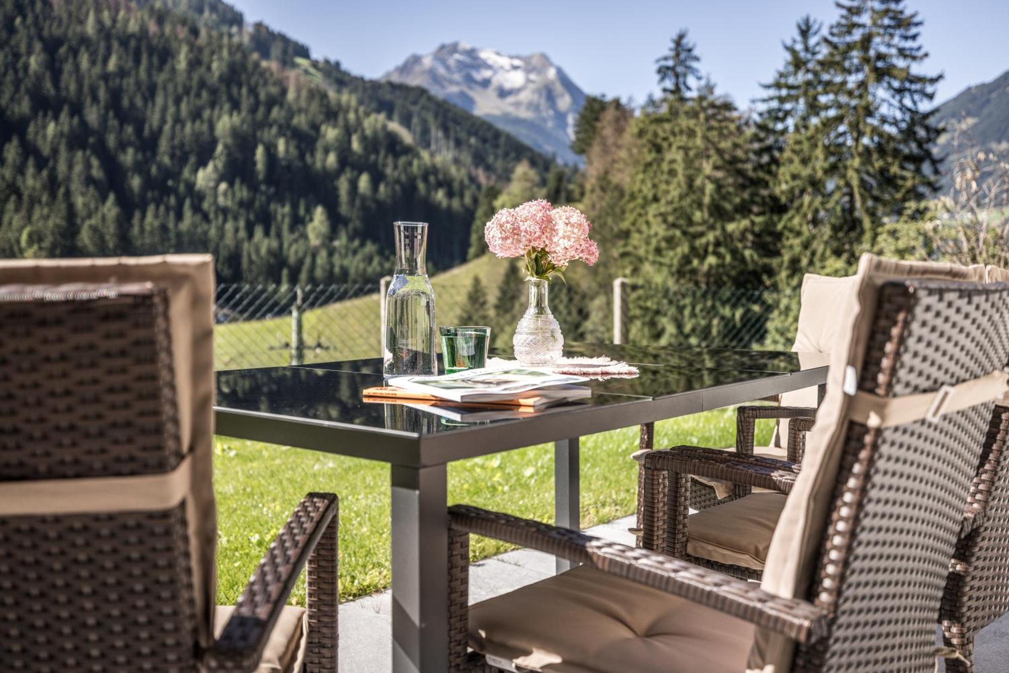 Natur Zeit - Alpine Garden Apartments Mayrhofen Dış mekan fotoğraf